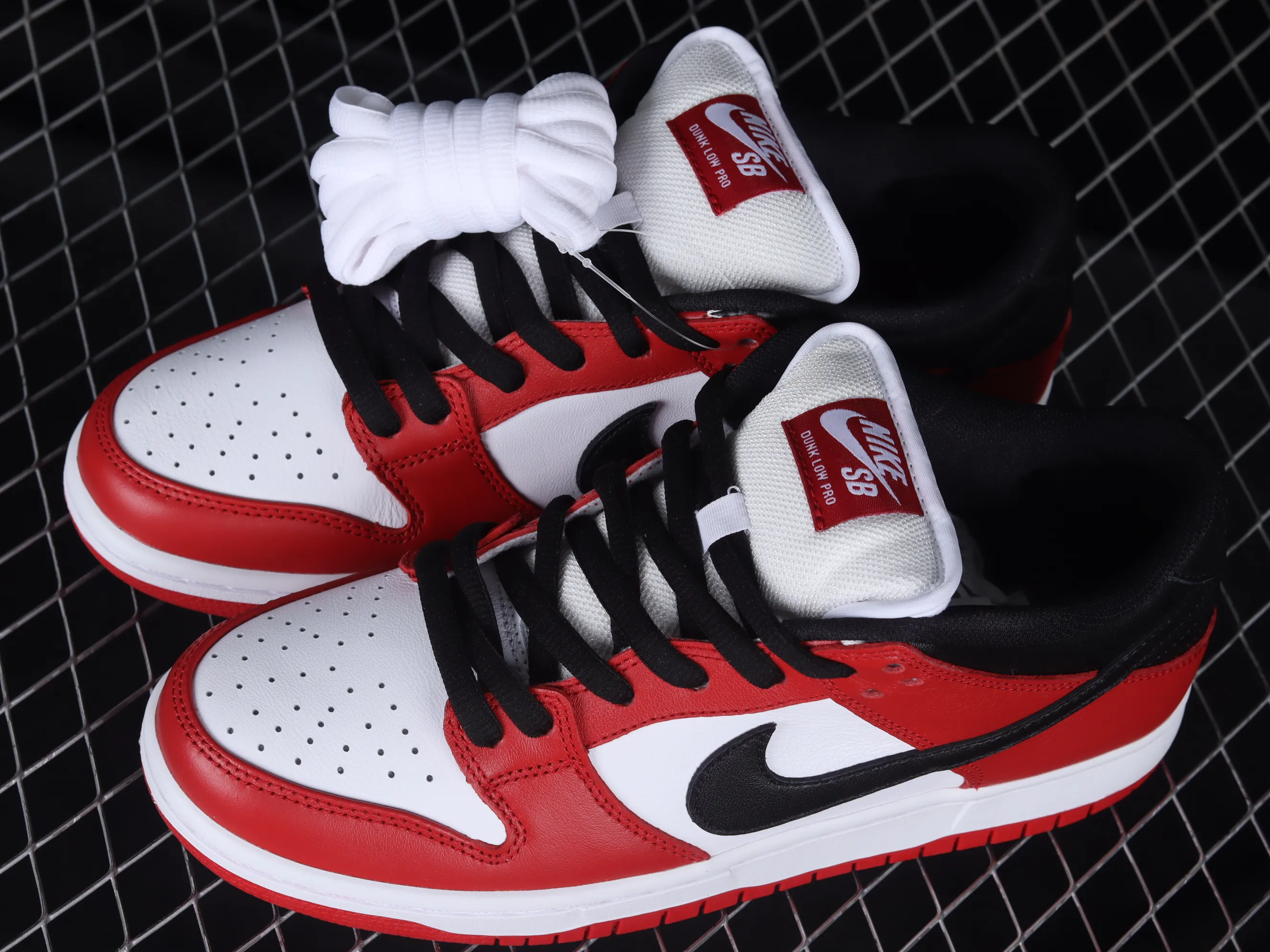 All categories Nk SB Dunk series Nk SB Dunk Low low-top sneakers M version pure original Nk SB Dunk Low Pro "Chicago" Chicago Dunk series retro top layer low-top casual sports skateboard shoes BQ6817-600